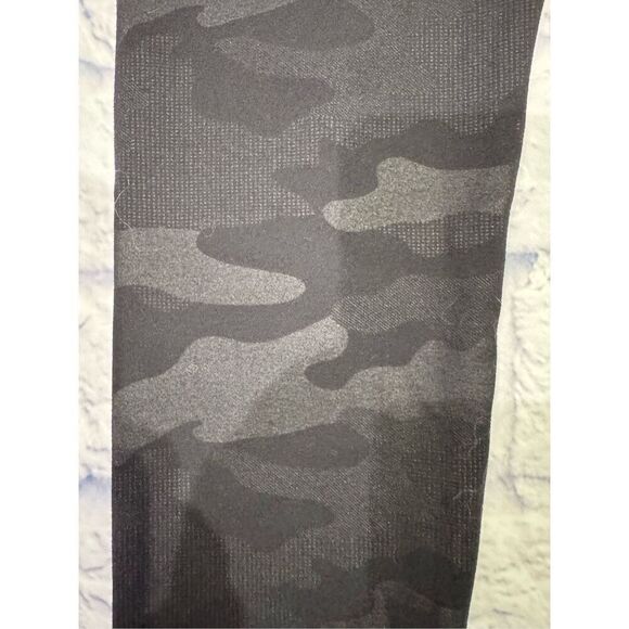 Celestial Bodiez Booty Scrunch Ultra High Rise Leggings in Black Camo Size Small - Picture 6 of 8